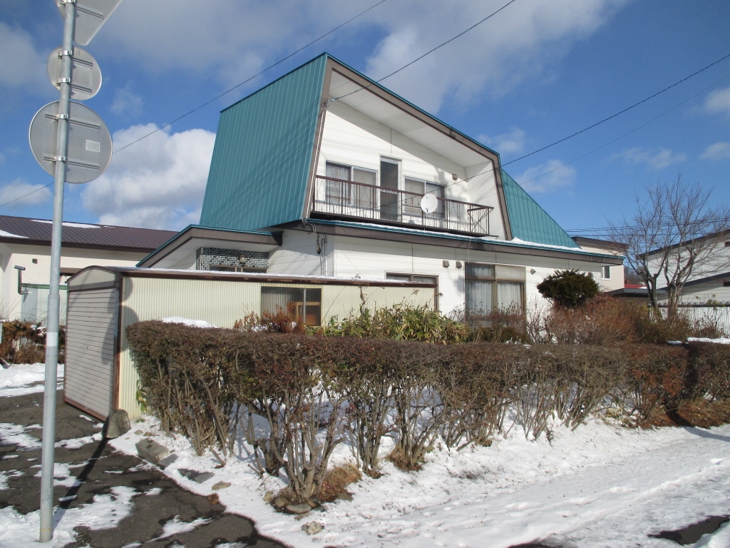 上川郡新得町二条南四丁目15番2、16番3<br />中古住宅